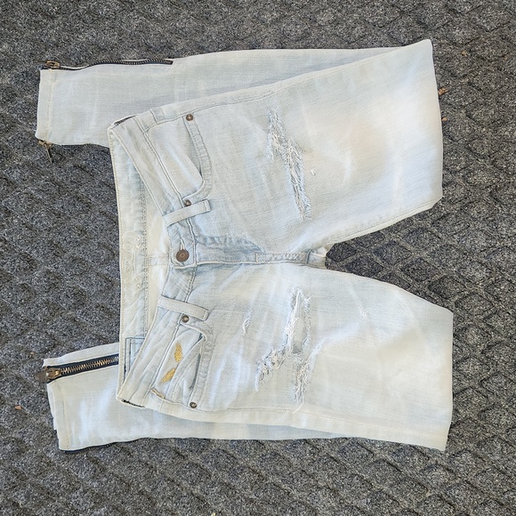 Robins Jeans - Picture 5 of 9